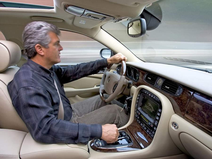 Jaguar XJ Super V8 2003 года  (фото 13 из 46)